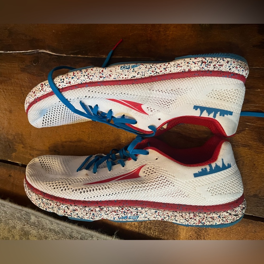 Altra Escalante Running Shoes - Paris Edition